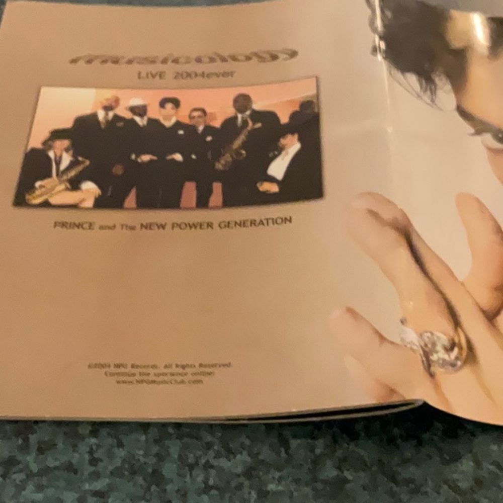 Prince Tshirt & Concert Book + 1 - image 4